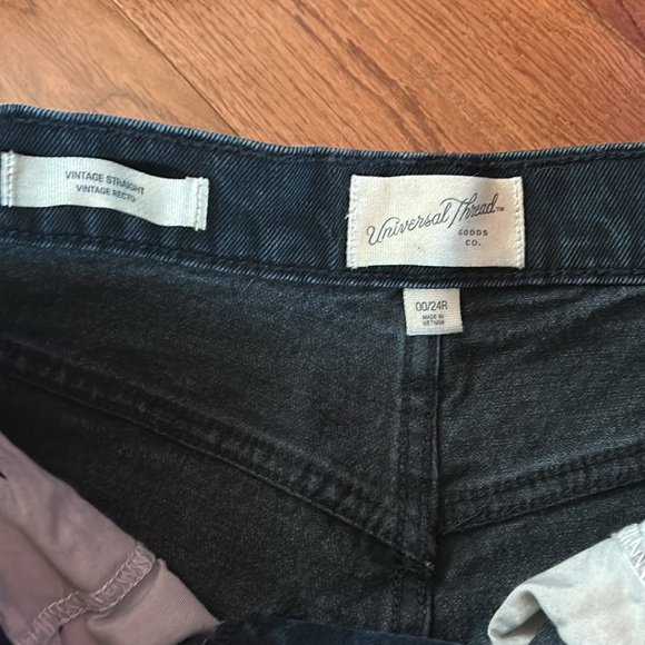 Universal Thread Jeans 💙 - Picture 3 of 4